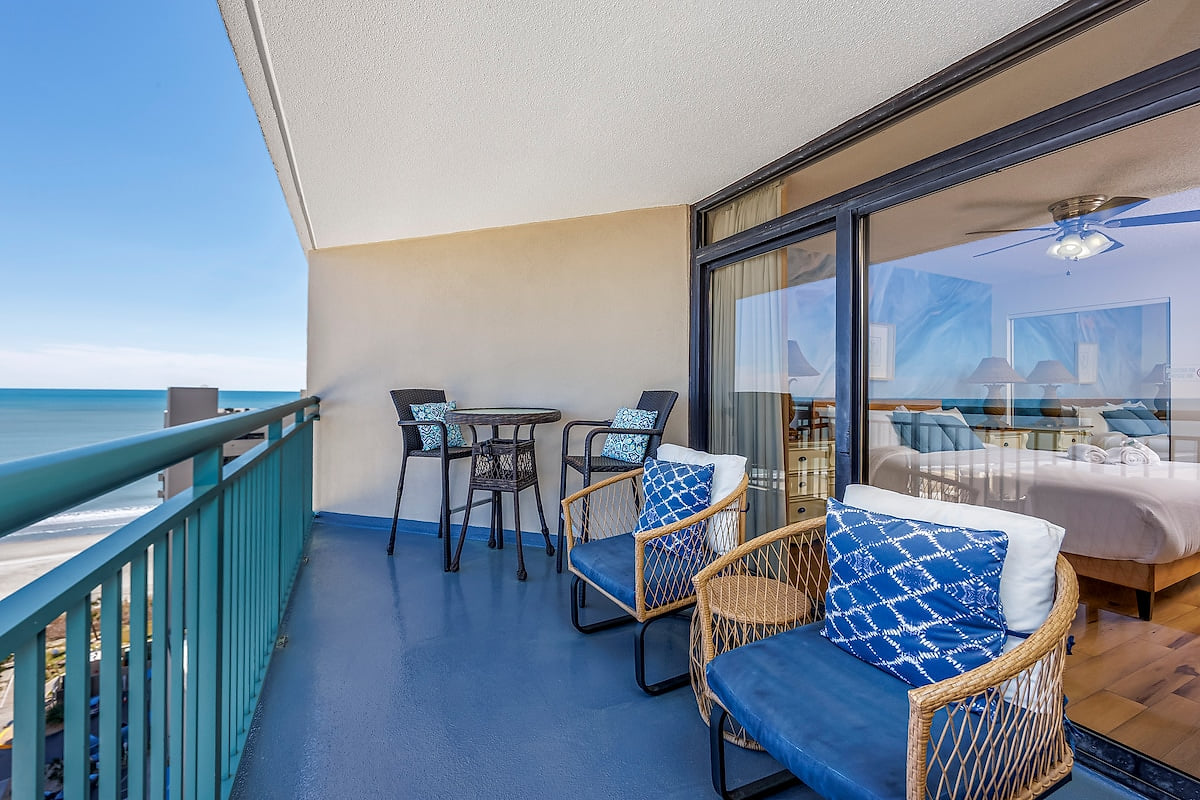 our Private Oceanfront Escape
Step onto the balcony and let the salty breeze and endless ocean views melt your stress away. This is what vacation dreams are made of! ✨