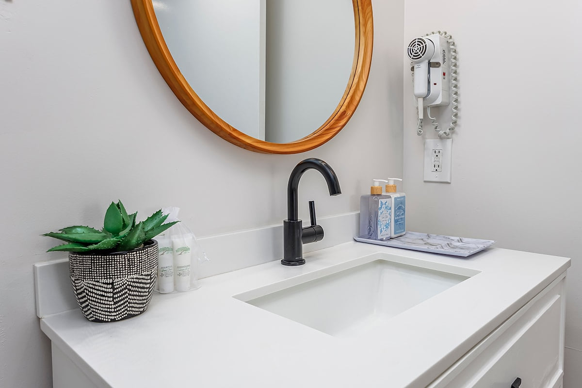 Spa-Like Master Bathroom
Unwind after a day in the sun with a refreshing shower or a relaxing soak in the beautifully updated master bathroom.