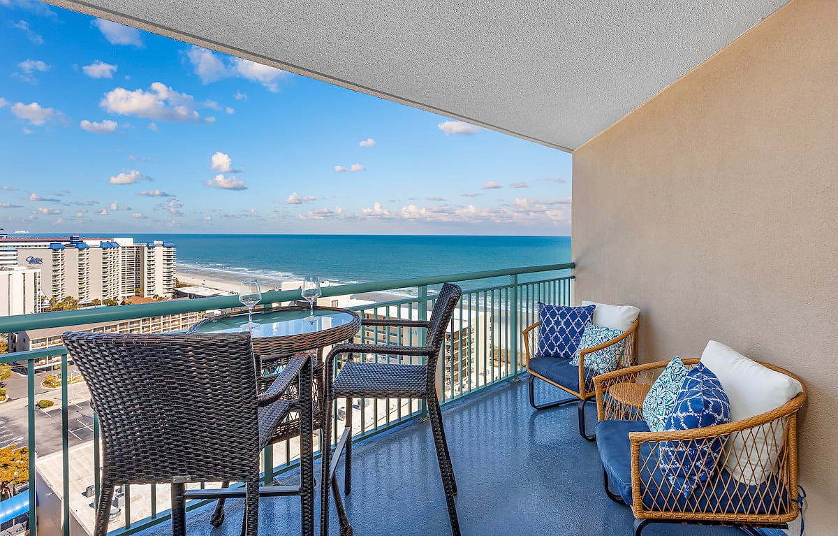 Sunset Serenity Awaits
Unwind in the evenings with the soothing sound of waves and a front-row seat to stunning sunset skies. Your private oceanfront balcony is the ultimate escape! ✨