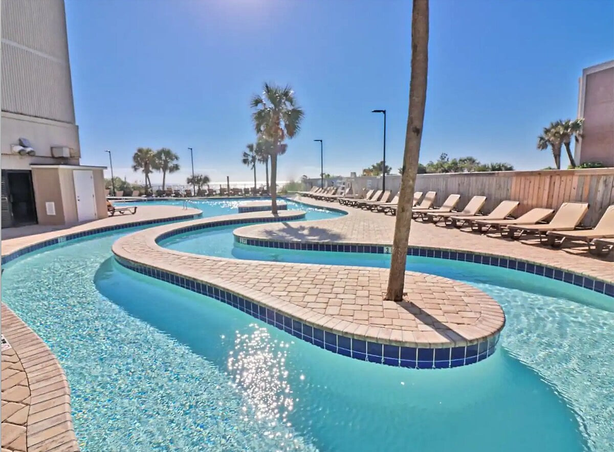 Guests have access to all of the standard water amenities (indoor and outdoor pools, lazy river, hot tubs that are located by the oceanfront building).