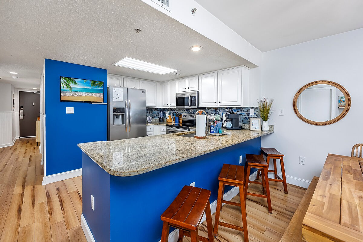 Modern, Fully-Equipped Kitchen
Cook up your favorite meals in our updated kitchen, complete with stainless steel appliances and granite countertops.