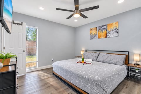Elegant bedroom with king size bed, smart TV and own bathroom. Enjoy the comfort while staying at your home far from home. Do you love what you see? Don't think twice and send us an inquiry as soon as possible!