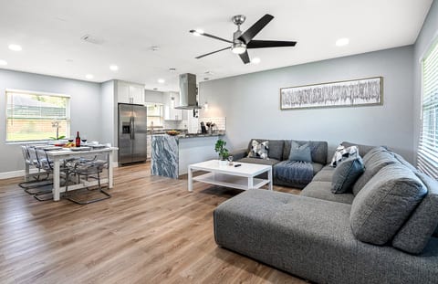 Feel at home while in this open area for relaxing, cooking and eating great meals. What more could you ask for? Please don't hesitate to send us a message!