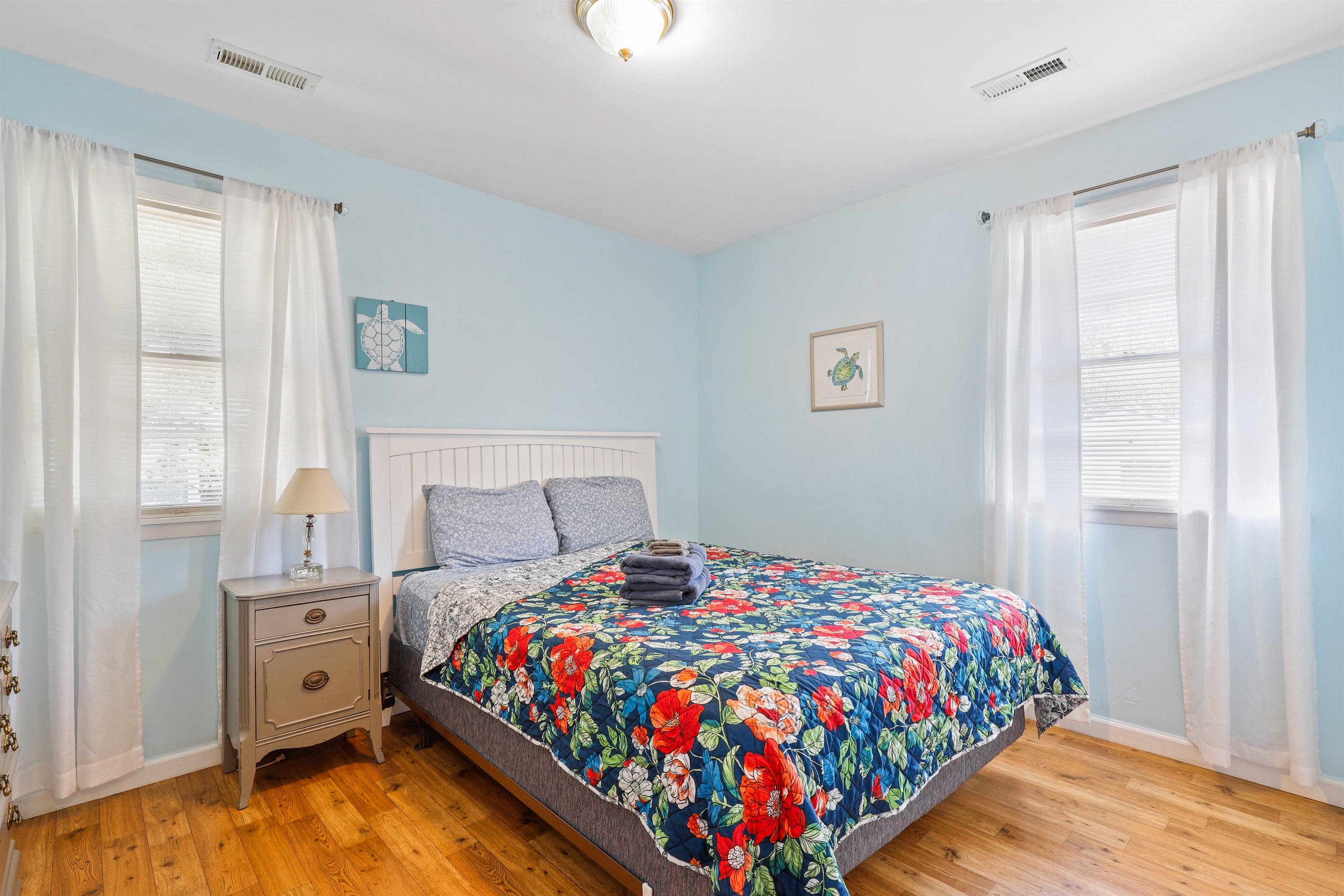 🐢 Turtle Room dreams: where you’ll sleep like a rock in a warm shell. Queen bed comfort with soft linens and seaside charm.