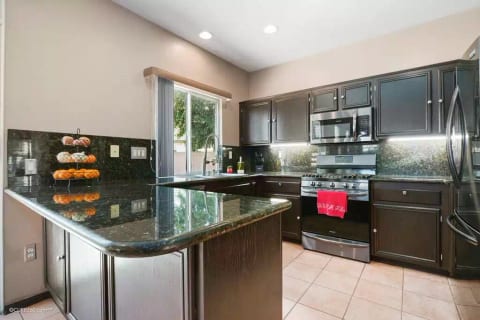 4BR Cul de Sac Home in Eastlake/Suburbs [32+ Days]