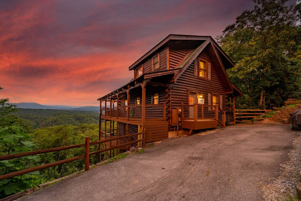 amazing!-views-and-great-location!-near-it-all!/