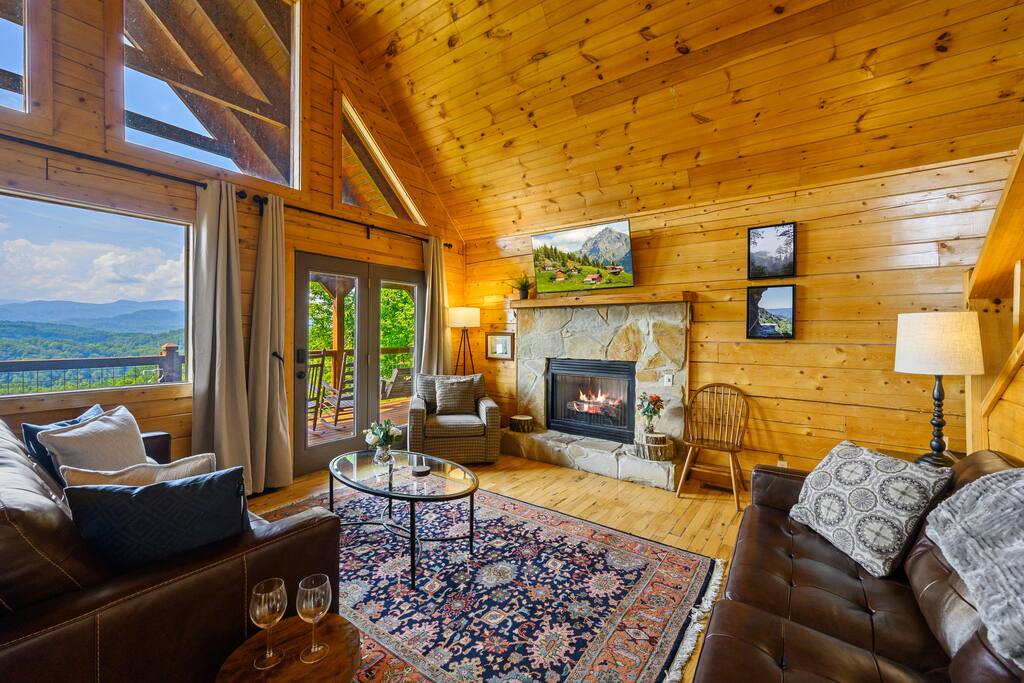 amazing!-views-and-great-location!-near-it-all!/