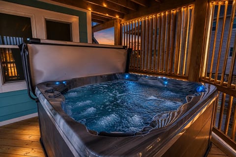 Unwind in your private hot tub as the sun goes down, the jets kick on, and the evening settles in. The perfect way to end a long beach day and ease into a relaxing night.