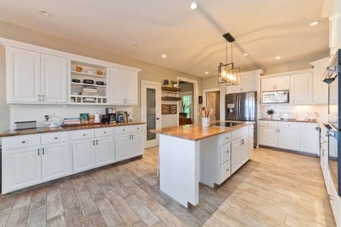 Luxury Estate,Ocean View, Pool, desired elevation