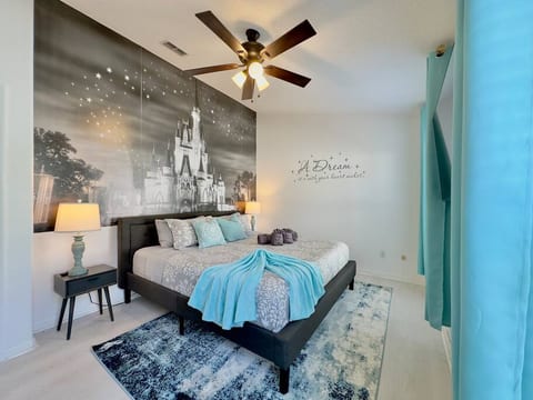 Disney 5 mile Private Pool, Massage Chair, Tennis!