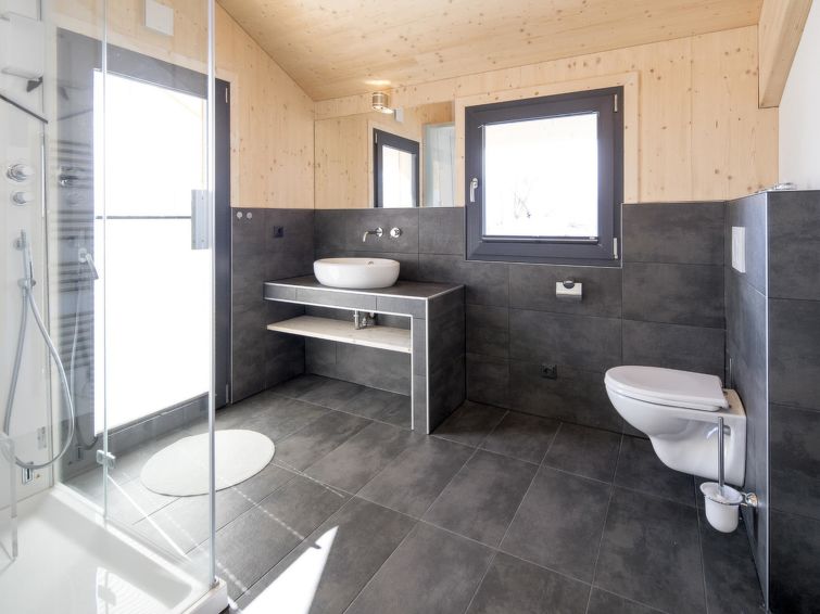 Bathroom / Wellness - Superior #11 IR-Sauna&Sprudelwanne innen - Pichl