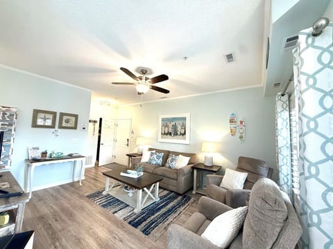 Living Room with Couch & 2 La-Z-Boy Recliners