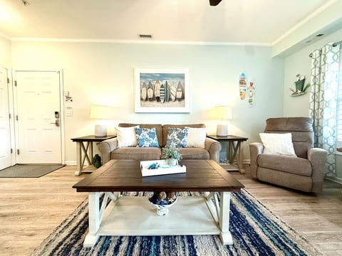 Living Room with Couch & 2 La-Z-Boy Recliners