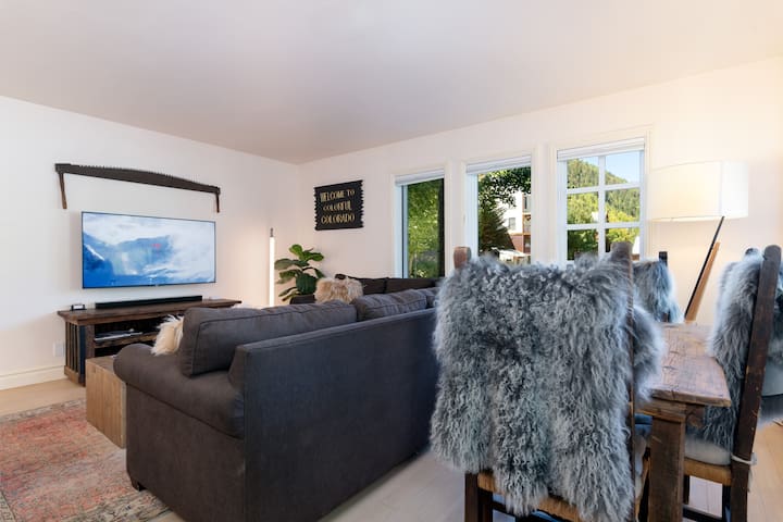 Monthly Rental - Ski-In Ski-Out w/ Hot Tub!