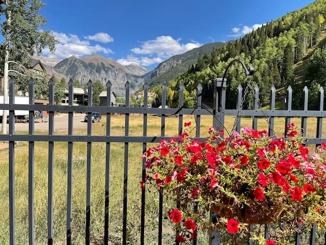 Monthly Rental - Ski-In Ski-Out w/ Hot Tub!