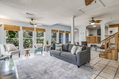 Raleigh Street Retreat: Coastal Beach Escape