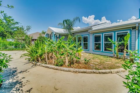 Raleigh Street Retreat: Coastal Beach Escape