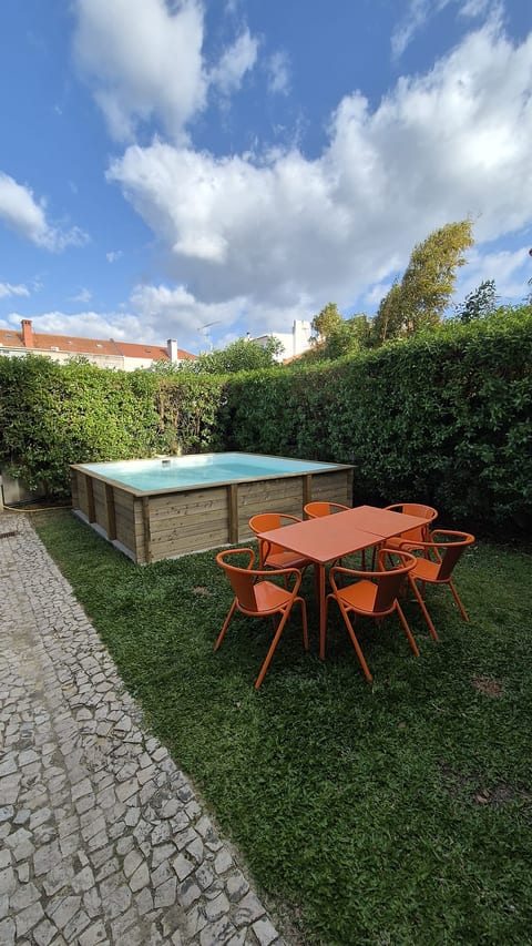 Townhouse w/ Private Pool, Garden & EV Parking