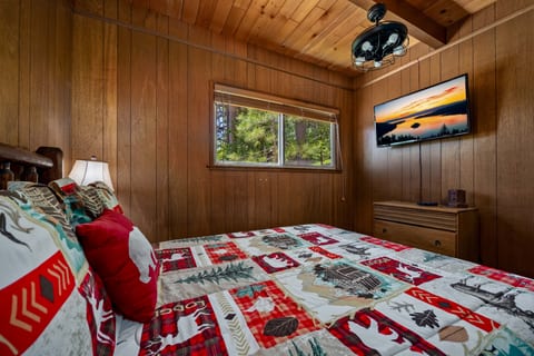 Carousel Fireplace*Hot Tub*Pool Table*AC*EV