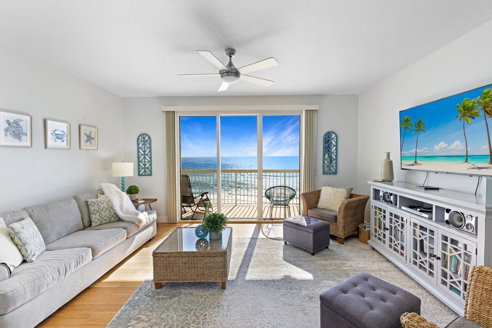 Living Room view Direct to Gulf