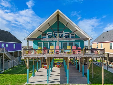 Amenities loaded! 100ft to water~ Views, Play-area