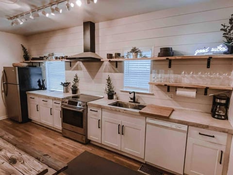The farmhouse, Sleeps 28, 6 bedroom 4 bath