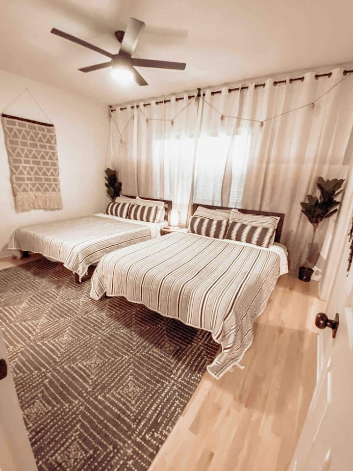 The farmhouse, Sleeps 28, 6 bedroom 4 bath
