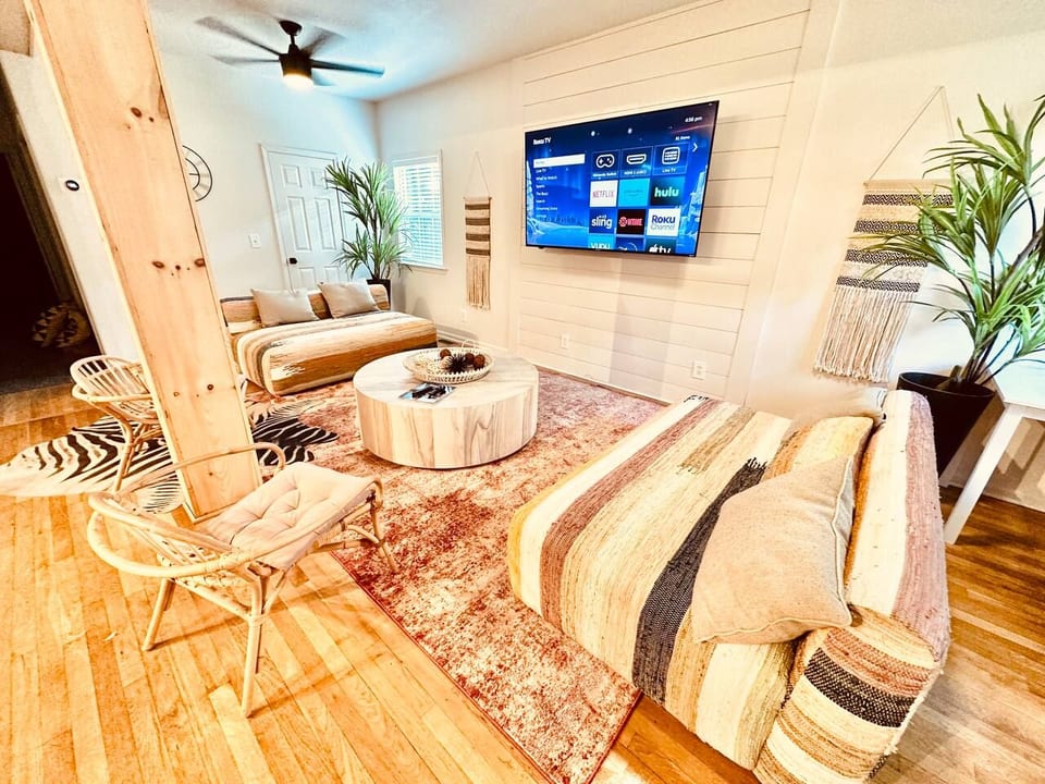 The farmhouse, Sleeps 28, 6 bedroom 4 bath - Atlanta
