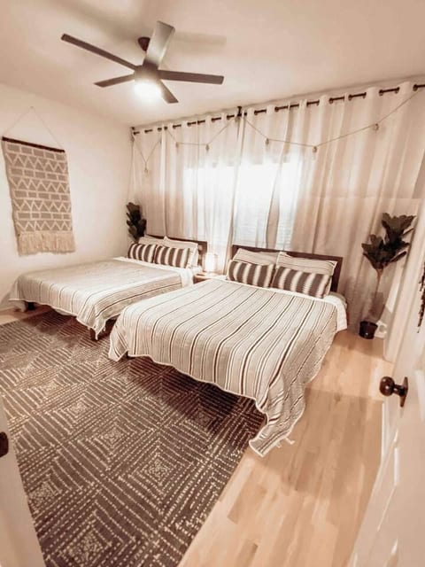 The farmhouse, Sleeps 28, 6 bedroom 4 bath