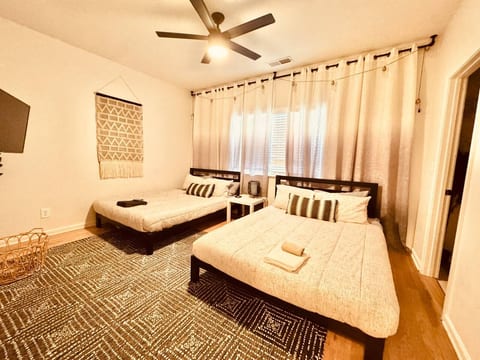 The farmhouse, Sleeps 28, 6 bedroom 4 bath