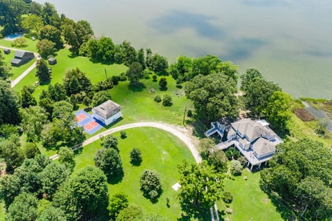 Waterfront Oasis W/ Pickleball Court & Hot tub