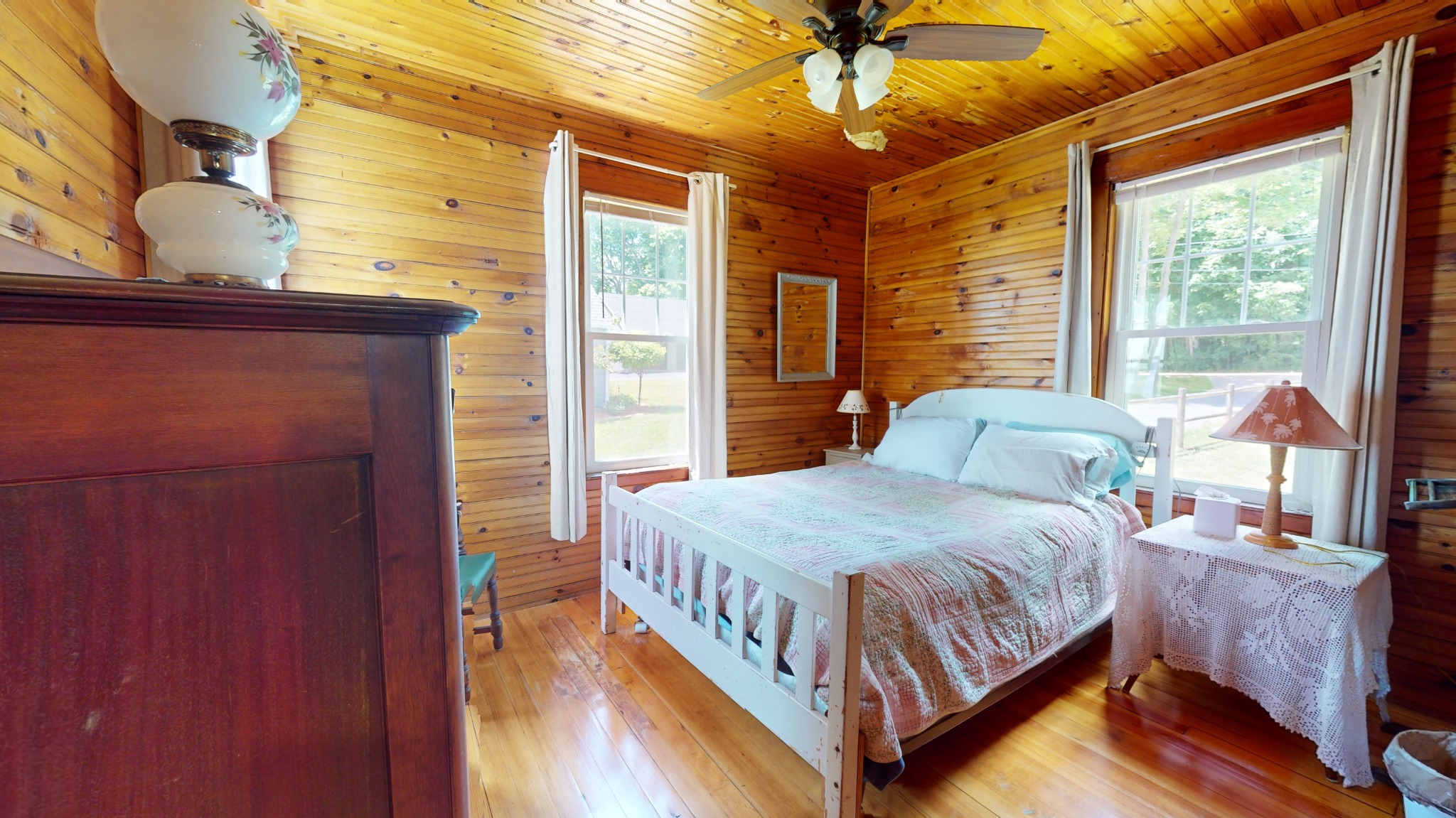 Bedroom 7 has a water view and is near the bathroom - Moonlight Bay Family Cottage - Winthrop