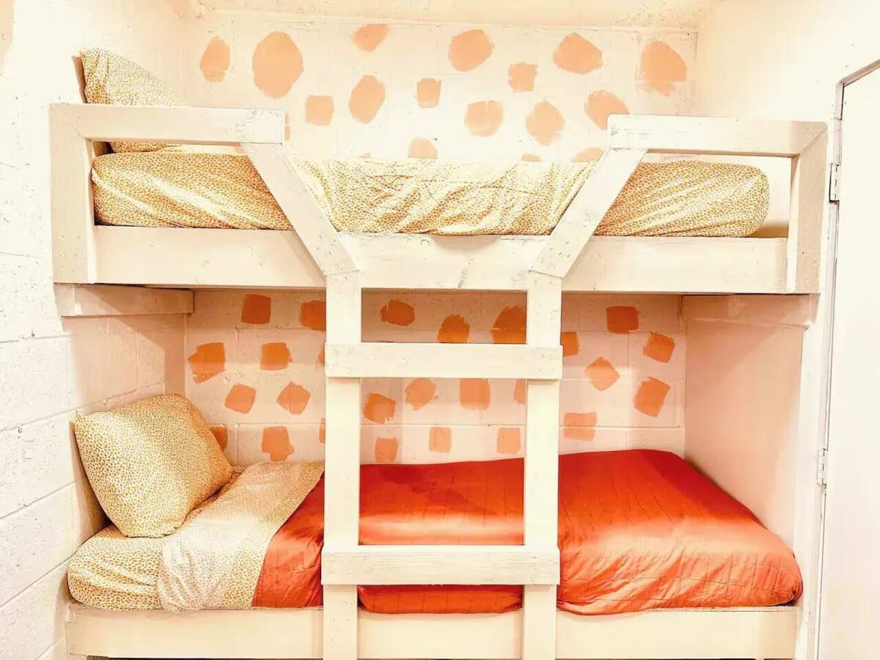 Nordic Haven 7 bedroom Hottub pingpong sleeps 24