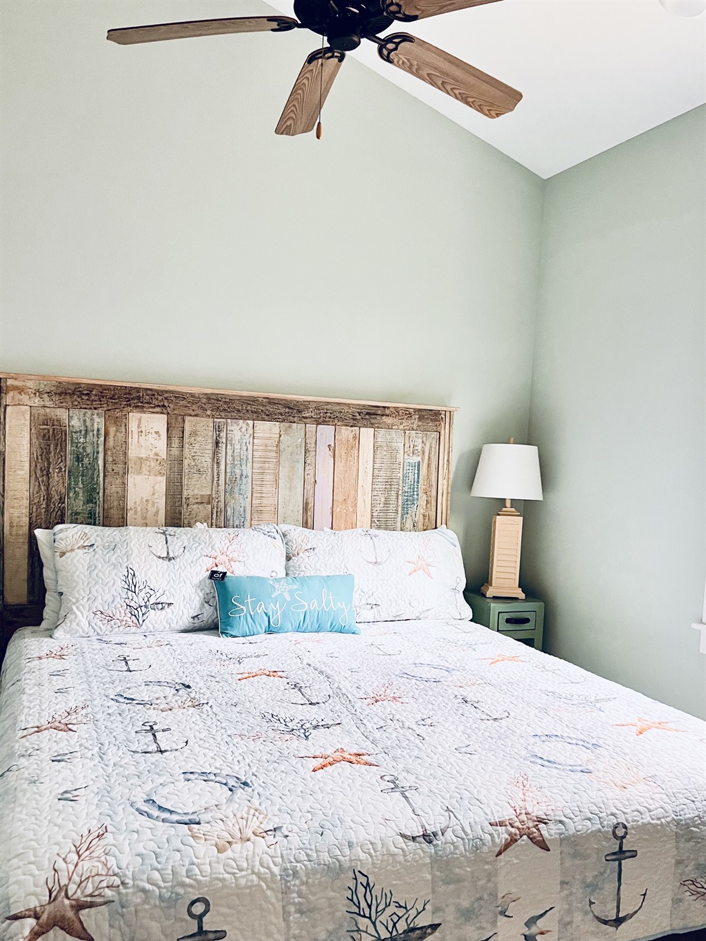 Kind Bedroom