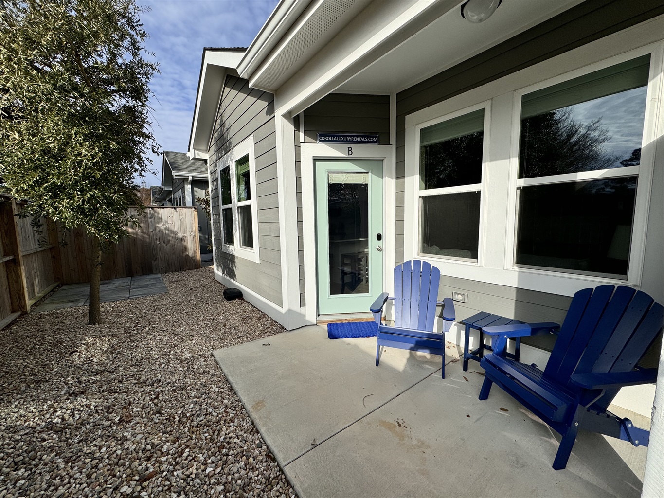 Side alley sitting area