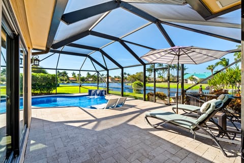 Screened in pool patio keeps the bugs out