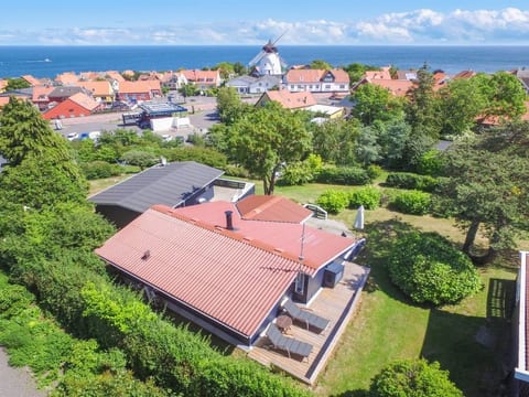 "Jolanda" - 800m from the sea