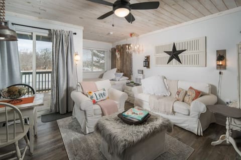 Cozy Mountain Top Ski Studio