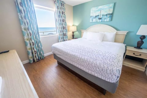 King Bed, enjoy oceanviews from Main Bedroom