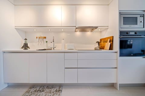 Fully equipped kitchen.