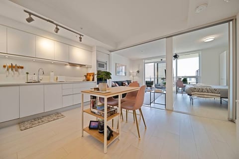 The Travel Tree: 1-Bedroom w/Balcony & AC