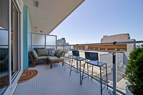 West-facing balcony for catching those beautiful sunsets.