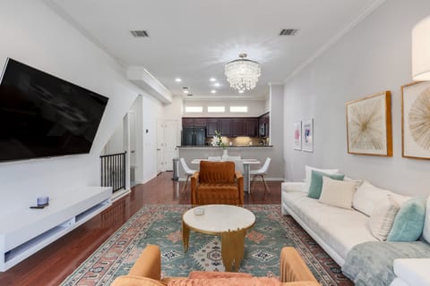 Hestia: Zilker 3/2.5 home + Rooftop Deck