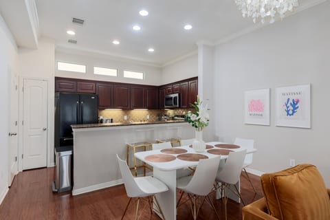 Hestia: Zilker 3/2.5 home + Rooftop Deck