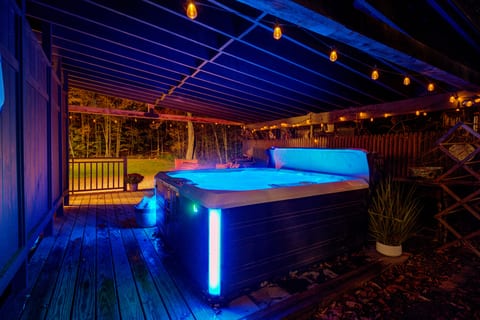 Good Woods~Okemo~Killington~Dogs~HotTub~Fireplace