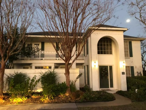 Seabreeze Kemah 3600 sqft Waterfront Home