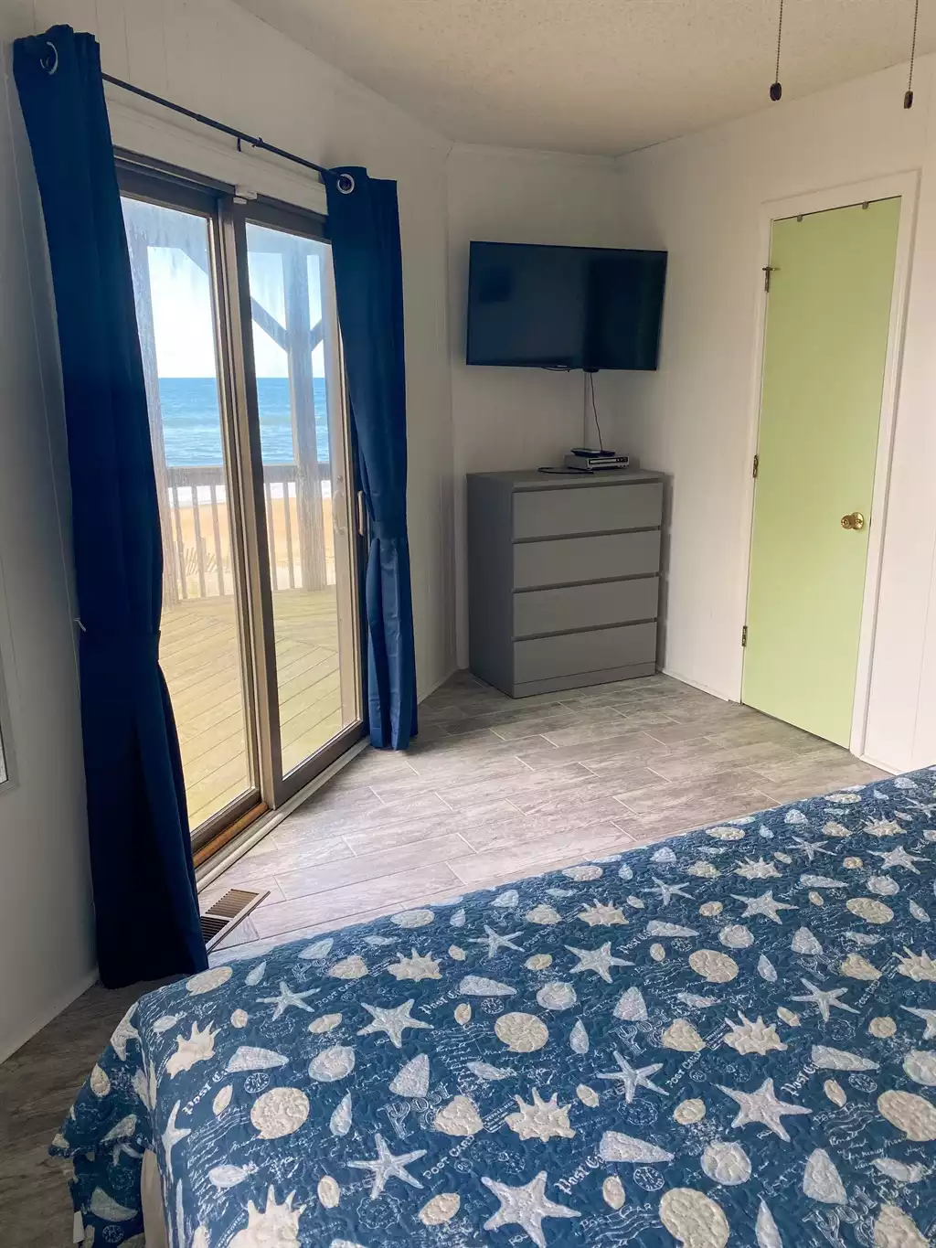 Downstairs Master 1 - King bed with TV. Sliding door to oceanfront deck. Downstairs Master 1 - King bed with TV. Sliding door to oceanfront deck. - Ye Scurvy Sea Dog - Nags Head