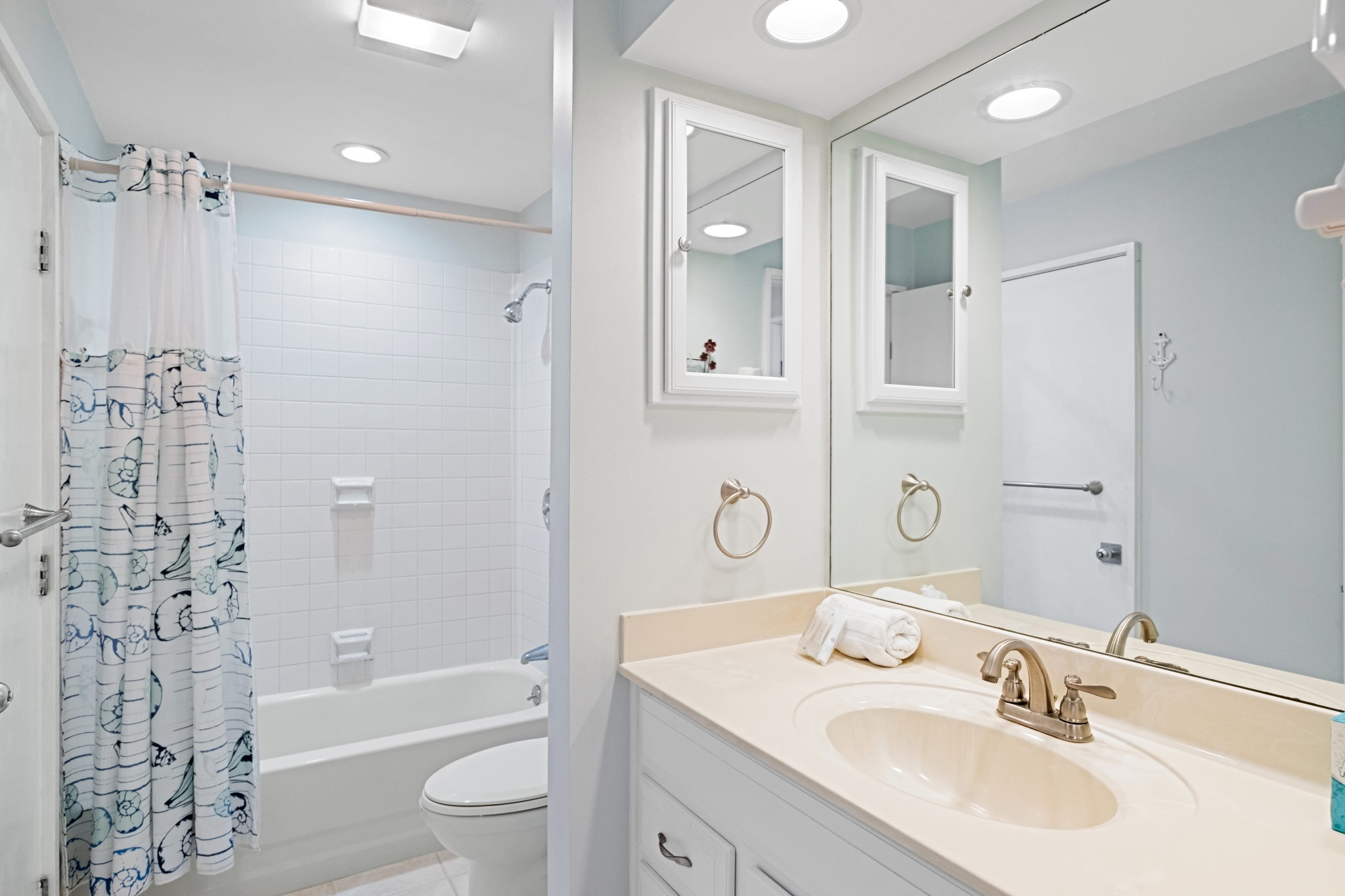 Guest Bathroom with Tub  - A Day in Paradise in Palmetto Dunes - Hilton Head Island