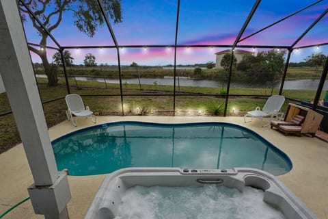 Largo Waterview 6BR *Heated Pool/Hot Tub *GameRoom