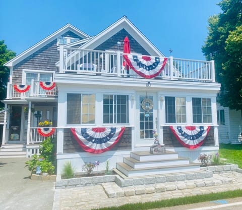 Luxurious Quintessential  New England  beachhouse 